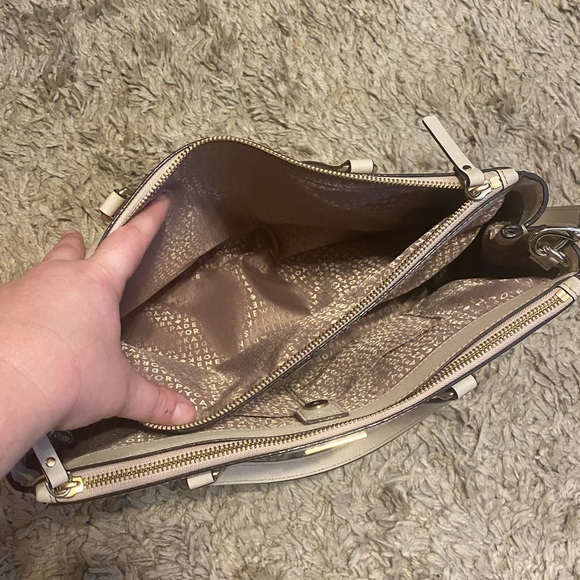 Price Firm Kate Spade Hand Bag - Picture 3 of 11